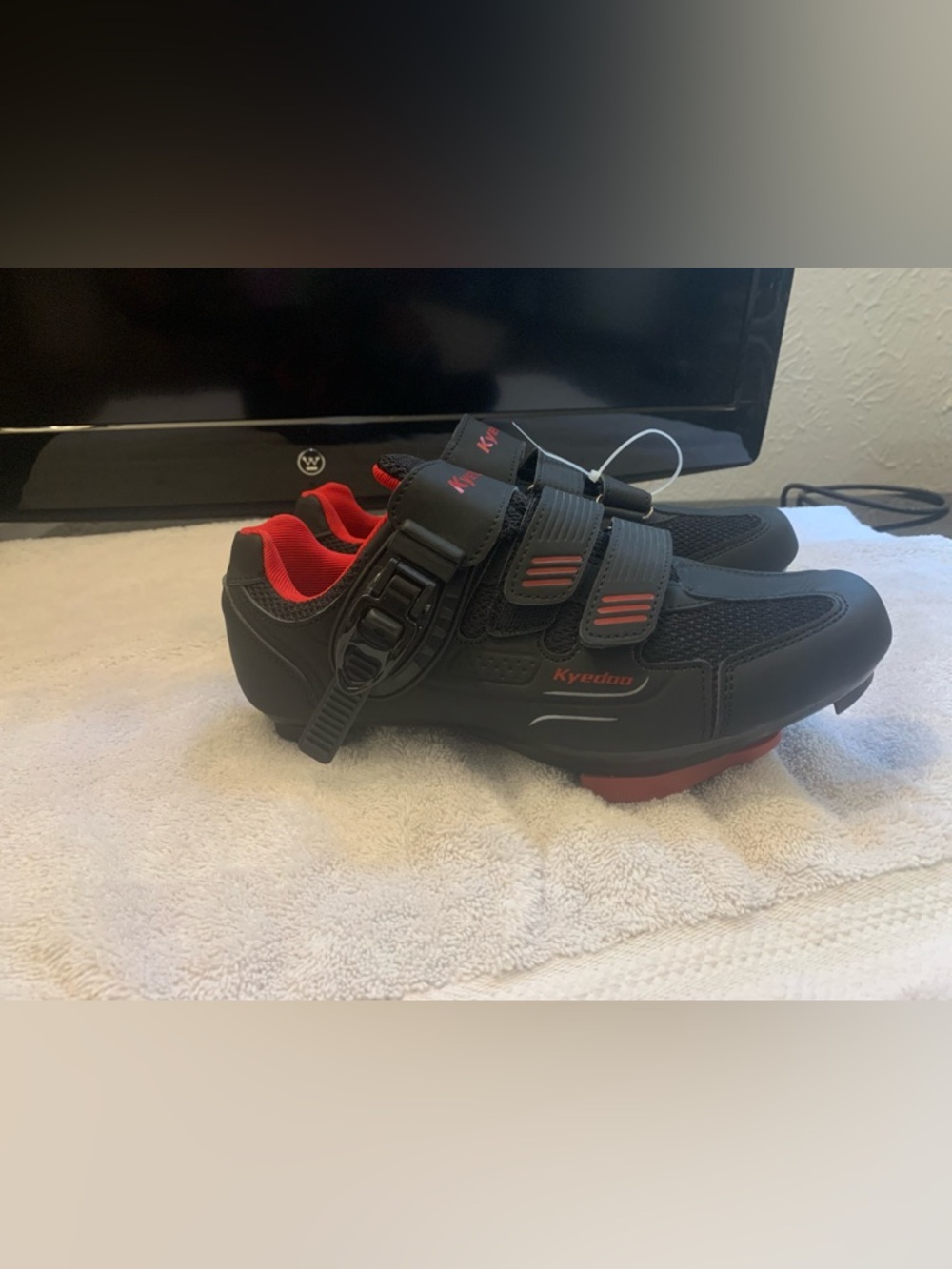 Brand New no box Men’s Black/Red Cycling shoes with Secure Strap